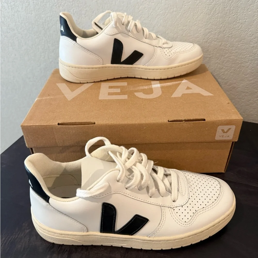 Veja V-10 Sneakers *NEW* - Picture 6 of 9